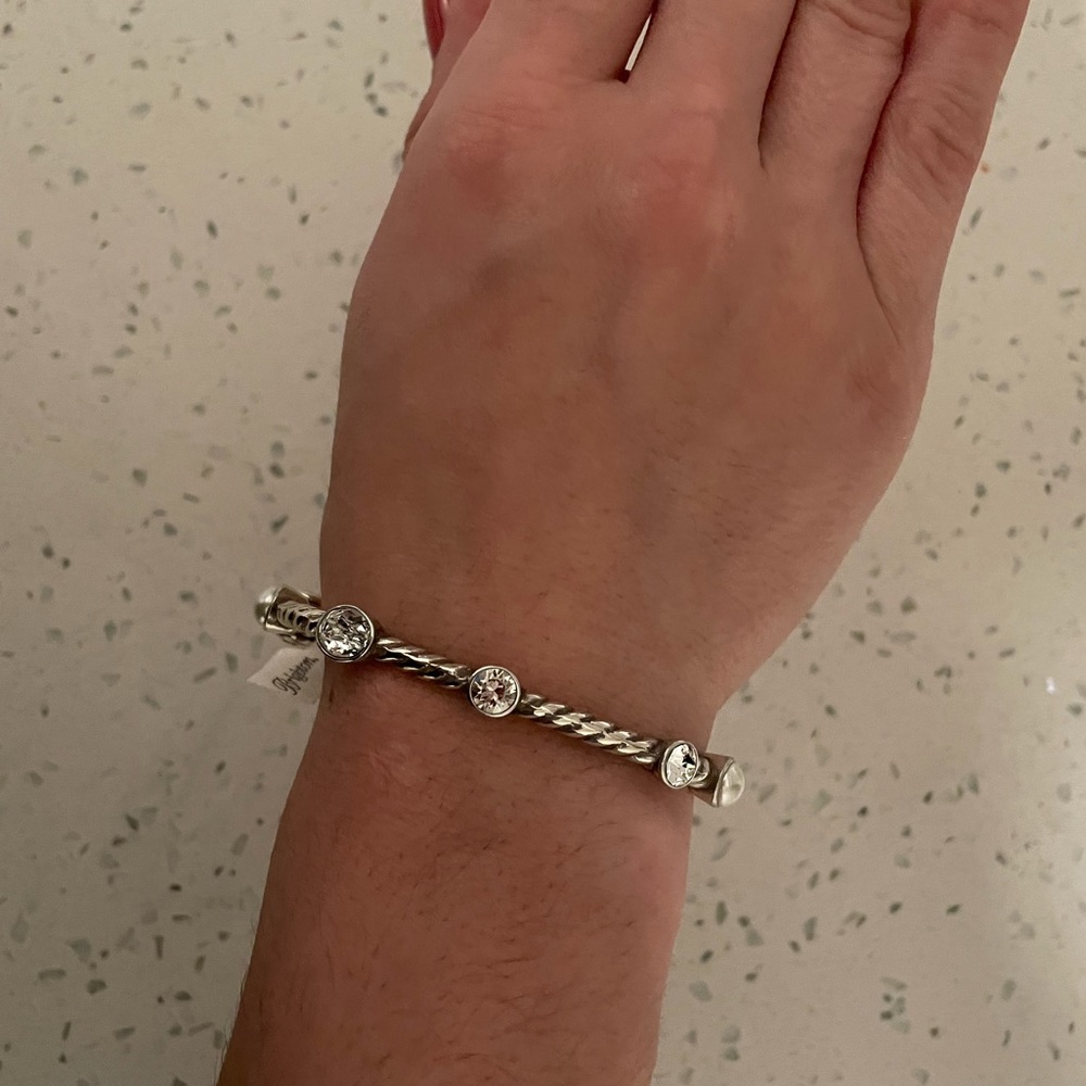 Gorgeous Brighton NWT bracelet. Pearl and silver details around it